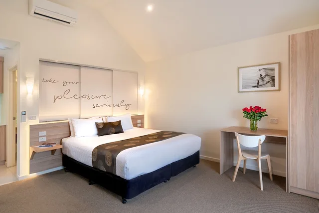 Spa, Suite, King Bed, Boathouse Resort Studios & Suites 1/5