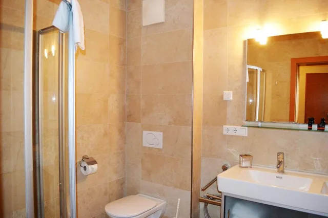 Three Bedroom Apartment with Infrarotkabin، Avenida Style Appartements by Alpin Rentals 6/7
