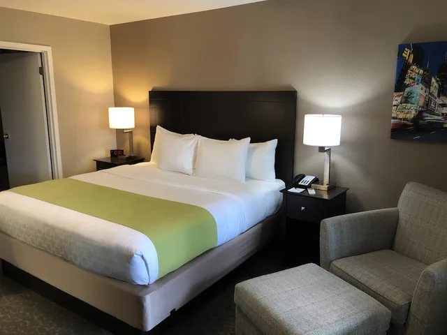 غرفة قياسية بسرير كوين لذوي الإعاقة، Best Western Fort Lee 2/8