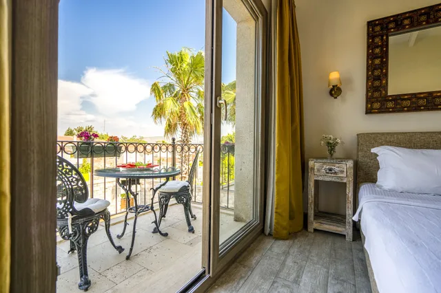 غرفة كلاسيكية بسرير كوين بشرفة، Hotel De Gold Alacati 5/7