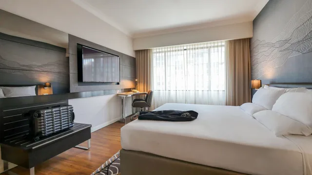 غرفة ديلوكس بسرير كينج، Novotel Kuala Lumpur City Centre 4/10