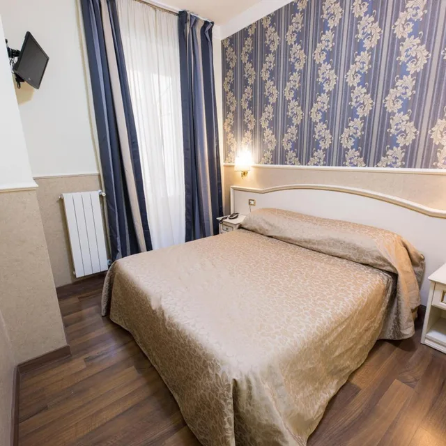 Room, Double or Twin Bed, Anfiteatro Flavio 1/9