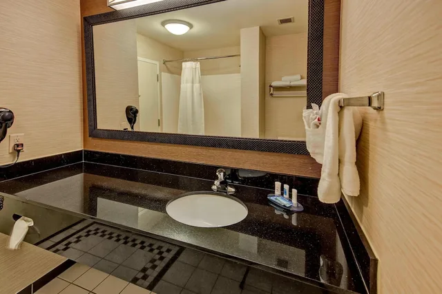 غرفة بسرير كينج لذوي الإعاقة، Fairfield Inn Suites Weatherford 2/2