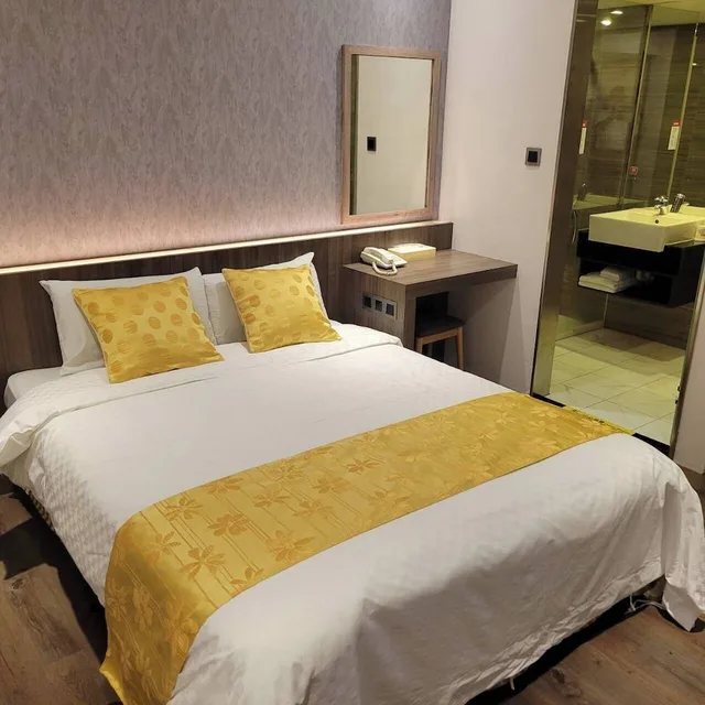 Economy, Double Bed, No Window، Attic Hotel 1/8