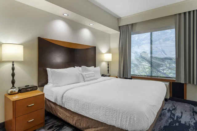 غرفة، Fairfield Inn Suites Commerce 1/3