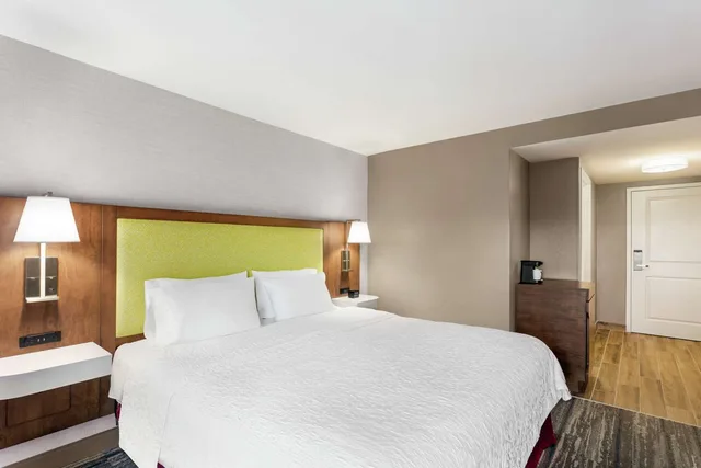 غرفة بسرير كينج لذوي الإعاقة، Hampton Inn Milwaukee/Brookfield 1/4