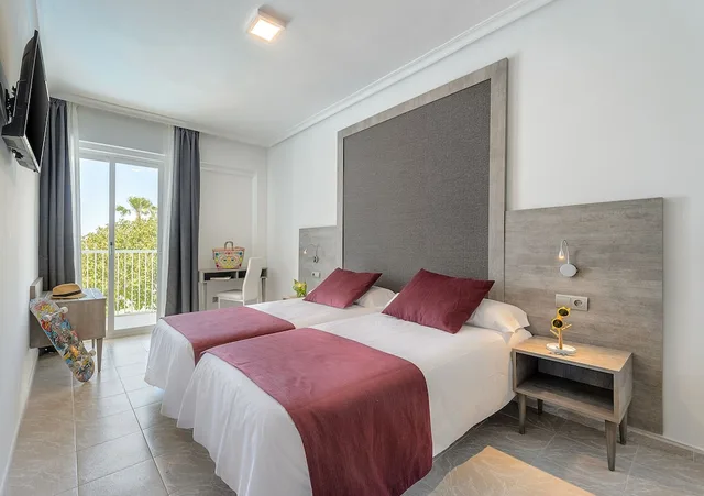 غرفة بثلاثة أسرّة بشرفة، Hotel Vibra Marco Polo II - Adults Only 2/4