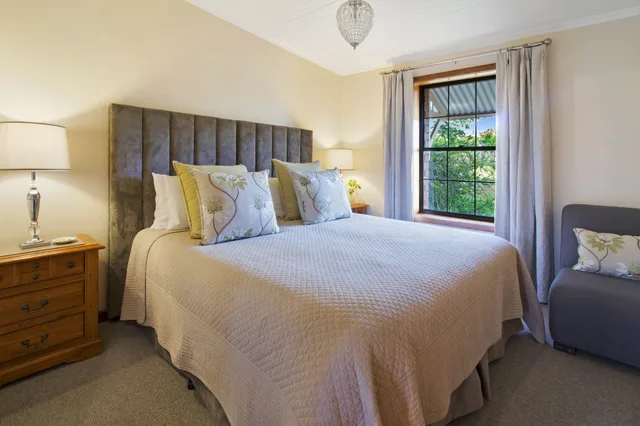 كوخ بريميوم بإطلالة على البحيرة بغرفتي نوم، Stonewell Cottages & Vineyards 1/3
