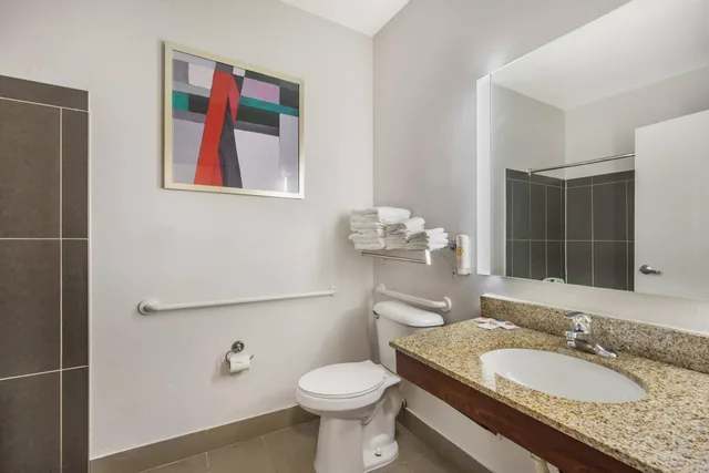 Suite, Queen Bed, Comfort Suites Omaha Northwest 3/4