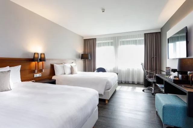 غرفة ديلوكس بسريرين كوين، Courtyard By Marriott Amsterdam Airport 2/6