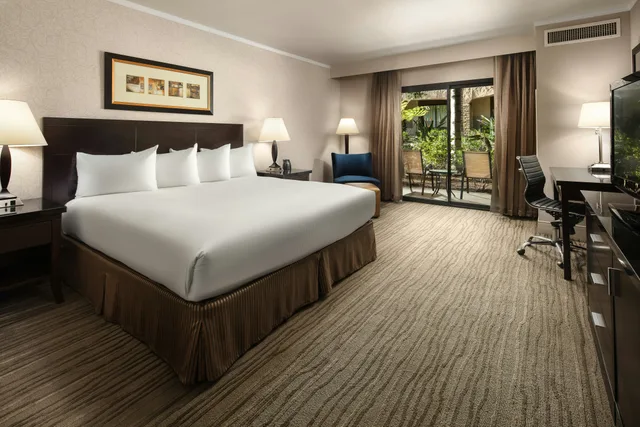 غرفة كبيرة بسرير كينج، Doubletree By Hilton Claremont 1/2