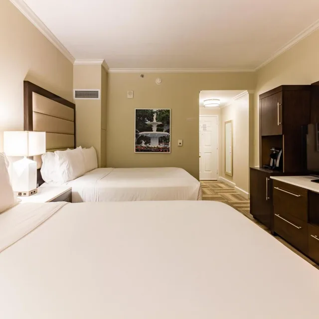 غرفة بسريرين كوين بشرفة، Holiday Inn Express Savannah Historic District 6/9
