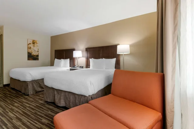 غرفة قياسية بسريرين مزدوجين بشرفة، Best Western Plus North Miami Bal Harbour 10/10