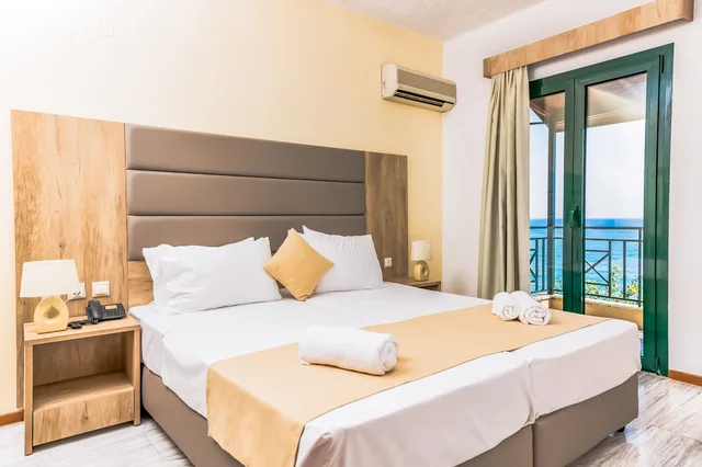 غرفة عائلية بسريرين منفصلين بإطلالة على البحر، Porto Greco Village Beach Hotel - All Inclusive 1/7