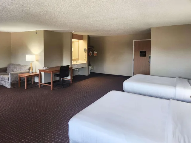 جناح ديلوكس بسرير كوين، MainStay Suites LeClaire - Quad Cities 5/9