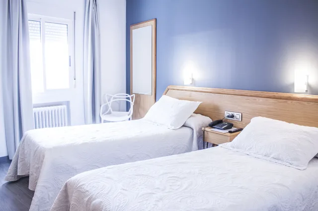 غرفة قياسية بسرير مزدوج، Nest Style Santiago 3/10