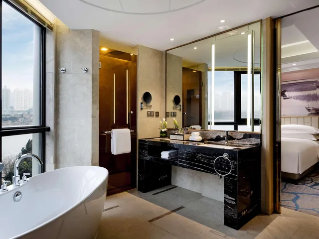 جناح ديلوكس بسرير كينج بإطلالة على النهر مع دخول الصالة، Pullman Wenzhou 1/1