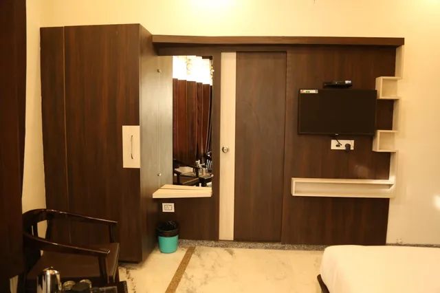 Super, Deluxe، Hotel Delight 1/1