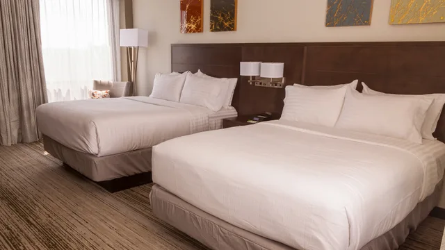 غرفة بسريرين لذوي الإعاقة، Holiday Inn Alexandria Downtown 1/2