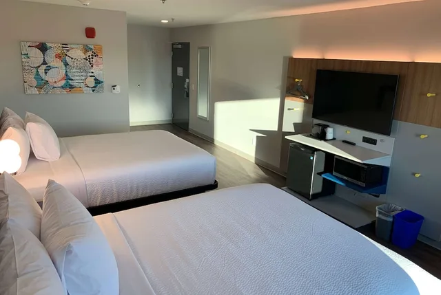 غرفة بسريرين كوين لذوي الإعاقة، Microtel Inn and Suites by Wyndham Rehoboth Beach 1/4