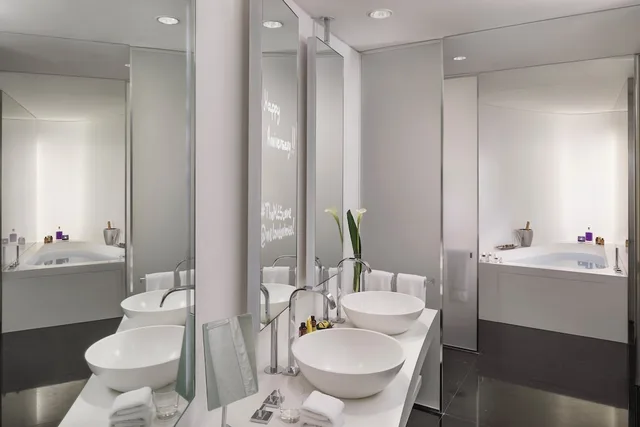 Beyond Me, Panoramic, Suite, City View، Me London Hotel 2/13