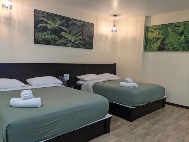 غرفة عائلية بسريرين كوين، Hillview Inn 2/2