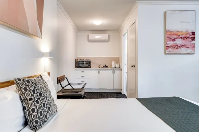 غرفة تنفيذية بسرير كوين، Gateway Motel Caboolture 3/7