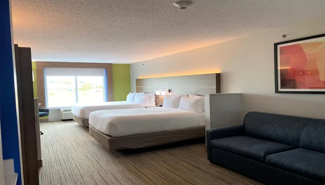 Suite, Queen Bed, Sofa, Holiday Inn Express Suites Somerset Central 9/10