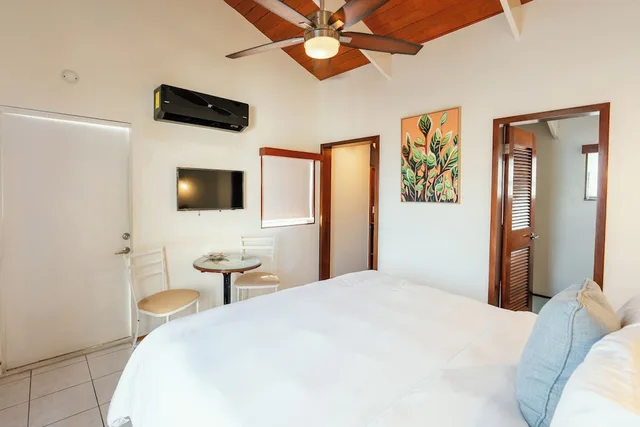 غرفة بسرير كينج بإطلالة على البحر بشرفة، Mata Rock Resort 8/10
