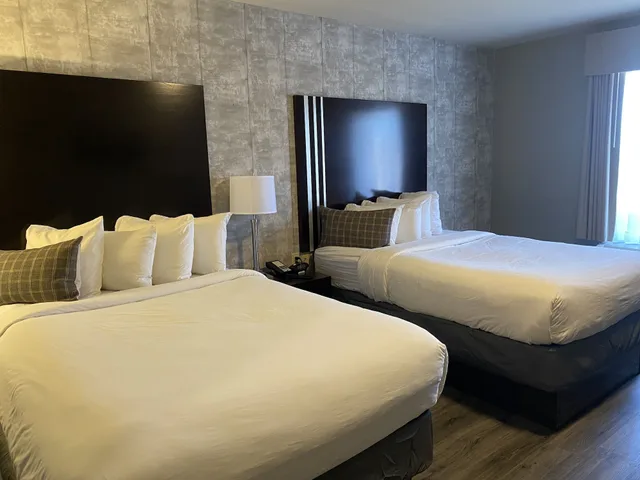 Standard, 2 Double Beds, Distill-Inn 4/9