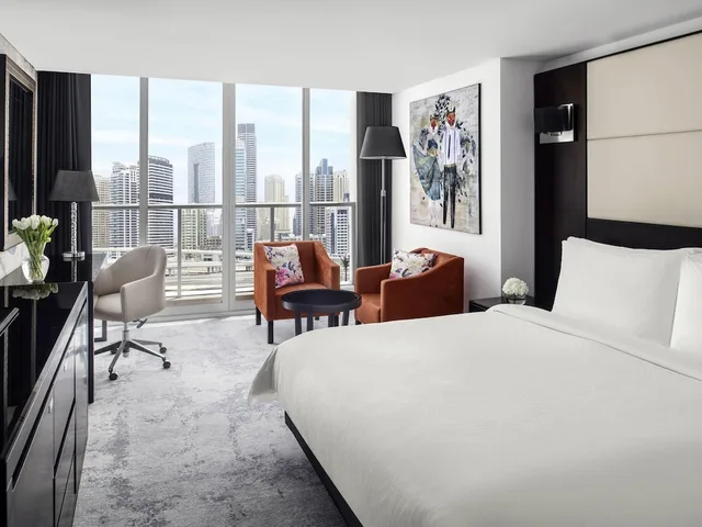 غرفة سوبيريور بسرير كينج، Movenpick Jumeirah Lakes Towers 1/5