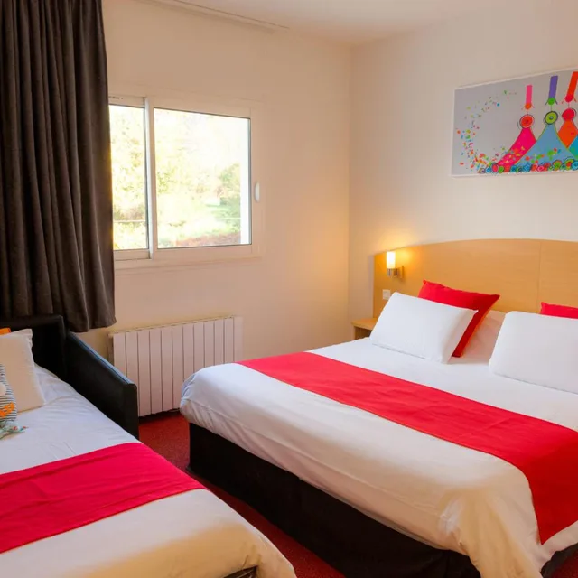 غرفة بريستيج ثلاثية، Hotel Kyriad Quimper Pont L Abbe 1/10