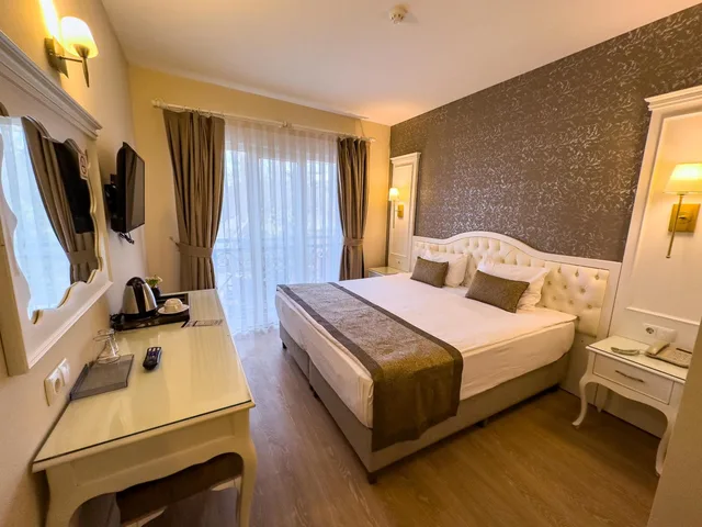 جناح بسرير مزدوج وسرير فردي مع أريكة، Sarnic Premier Hotel 1/2