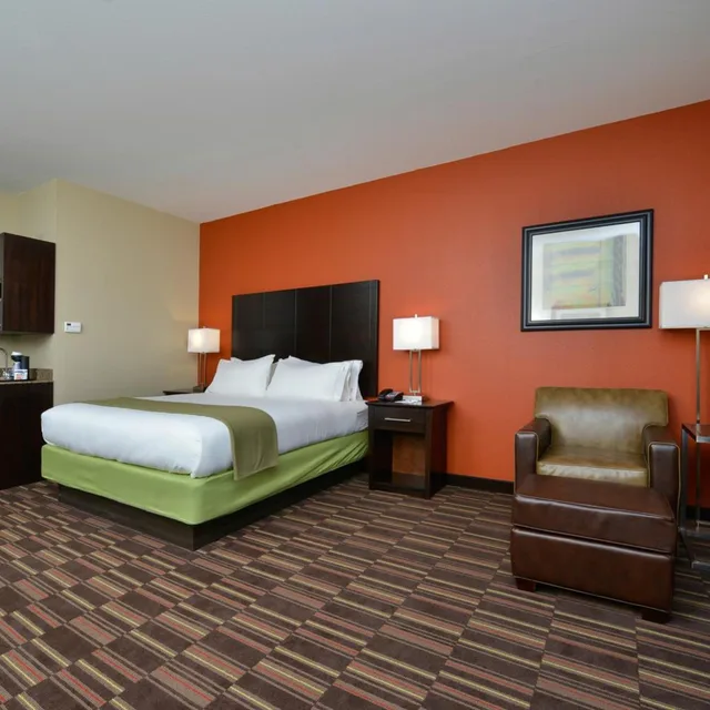 غرفة سوبيريور بسرير كينج، Holiday Inn Express Hotel And Suites Alva 1/2
