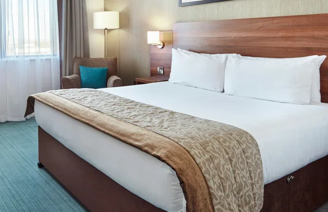 غرفة قياسية بسرير مزدوج، Leonardo Hotel Milton Keynes 1/2