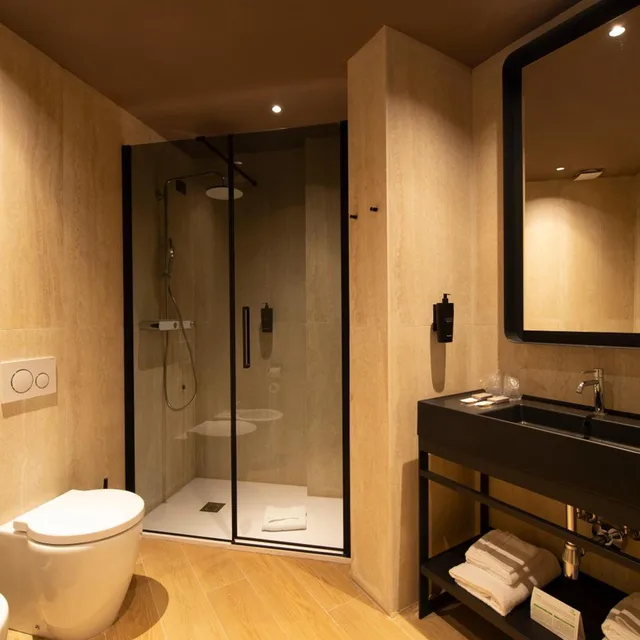 غرفة بسرير مزدوج بشرفة، Breda Suites Hotel Milano 3/4