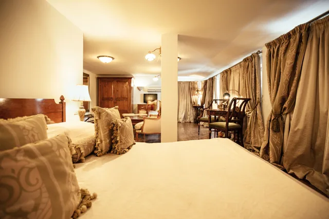 جناح بسرير كوين وسرير فردي بمطبخ، Scala Boutique Hotel 1/3