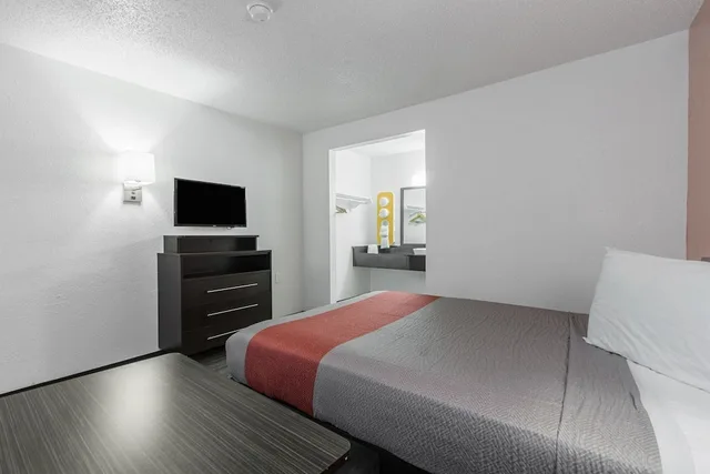 غرفة قياسية بسرير كوين، Motel6 Norcross, GA - Atlanta Northeast 6/10