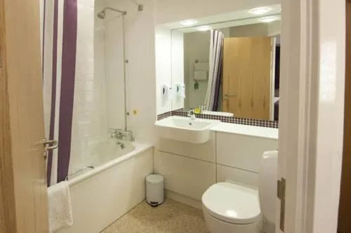 غرفة سوبيريور بسرير كينج لذوي الإعاقة، Premier Inn Braintree (Freeport Village) 1/2