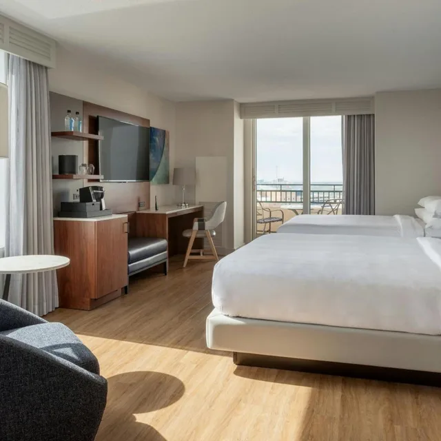 Room, 2 Queen Beds, Balcony, Large, Accessible, Tampa Marriott Water Street 2/7