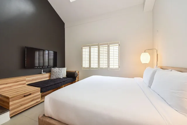 جناح عائلي، The Locale Hotel Grand Cayman 3/6