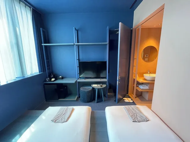 Connecting, Dark Blue, 4 Beds, Sofa، Toggle Hotel Suidobashi TOKYO 5/7