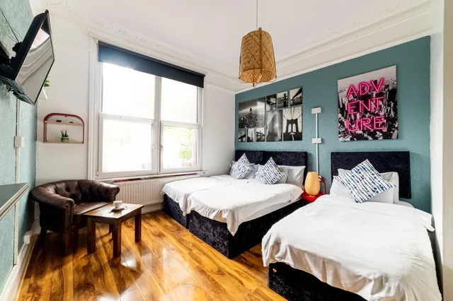 غرفة ثلاثية، Book a Bed Hostels (ex. Venture Hostel) 3/3
