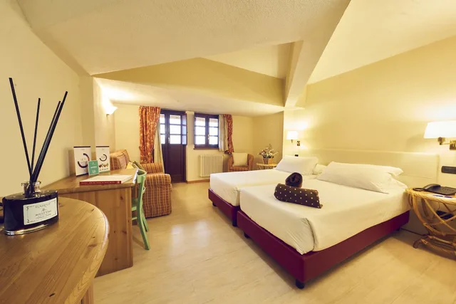 غرفة بسريرين منفصلين، iH Hotels Courmayeur Mont Blanc Resort 4/10