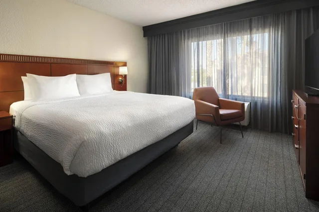 1 Bedroom, Suite, Accessible, Courtyard by Marriott Palm Springs 1/3