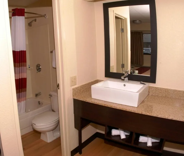 غرفة سوبيريور بسرير كينج، Red Roof Inn Plus Washington Dc - Alexandria 3/4