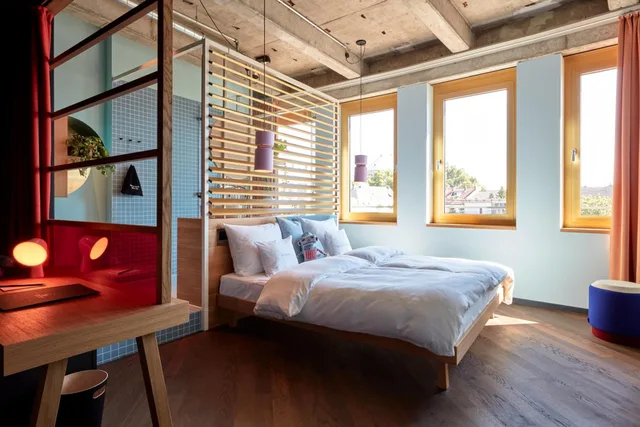 غرفة كبيرة بسرير كينج، 25hours Hotel The Circle 2/5