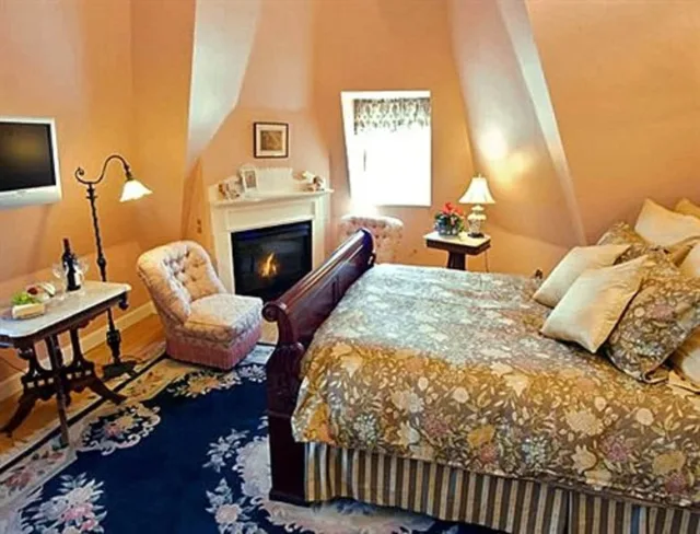 غرفة بسرير كوين، Sarah Kendall House 1/1