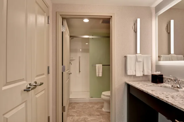 2 Bedrooms, Suite, 1 King or 2 Queen Beds، Homewood Suites by Hilton Poughkeepsie 2/7