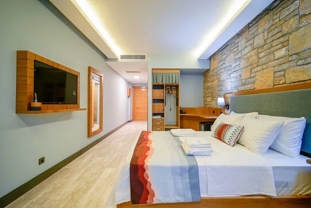 غرفة سوبيريور بسرير كينج بإطلالة جزئية على البحر لذوي الإعاقة، Cape Krio Boutique Hotel & SPA 1/3